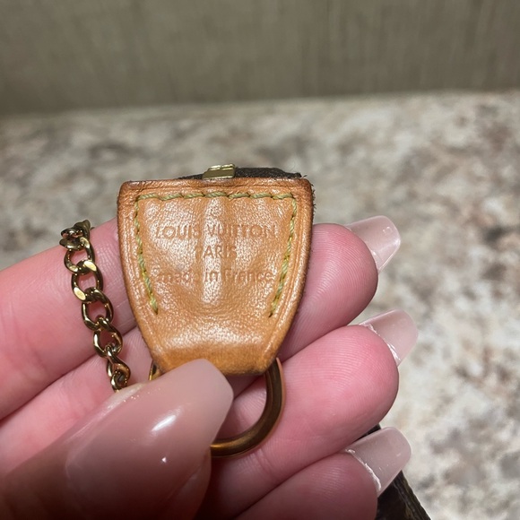 100% Authentic! LV Monogram Mini Pochette Bag w/ Box, & Dustbag Made in France - Picture 10 of 13
